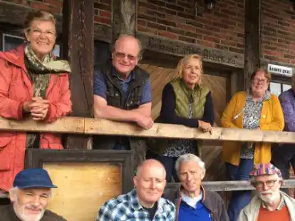 Bringen einen Roman-Klassiker auf die B&uuml;hne: die Laienschauspieler (v.li. oben) Barbara Steinmetz, Heinz-Gerd Ahlers, Christine Kollmannsperger, Waltraut Boyken, Christoph Huber, (v.li. unten) Stefan Dehler, Jonnie Vogelsang, Emil Austermann und Torsten Scheweling