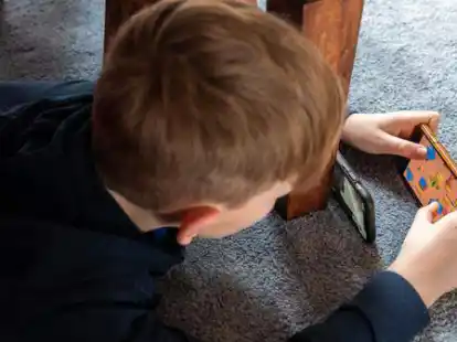 In einem Vortrag der regioVHS Ganderkesee-Hude geht es um den Medienkonsum von Kindern. (Symbolbild)