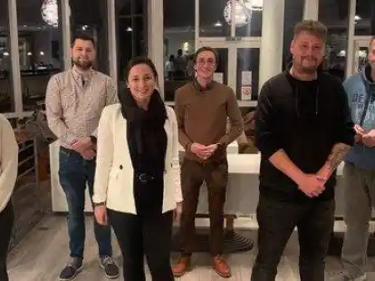 Der neue Juso-Vorstand mit Gast: (v. l.) T&uuml;rkan Yildirim, Marco H&ouml;ppner, Derya Yildirim, Gerrit Edelmann, Benedikt Stolle, Stephan Bosak.