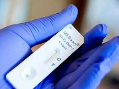 Die Zahl der aktuellen Corona-F&auml;lle im Landkreis Cloppenburg bewegt sich weiterhin auf hohem Niveau.