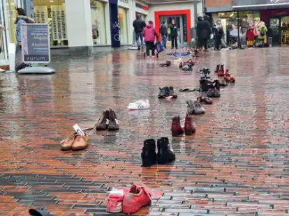 Nicht einfach nur in der Statistik: 117 Paar Damenschuhe haben in der Emder Innenstadt