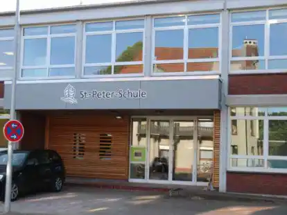 Die Sankt-Peter-Schule befindet sich jetzt an der Heemstra&szlig;e.