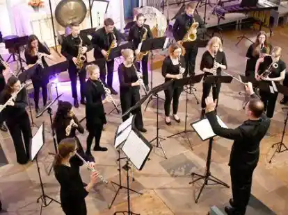 Die Bl&auml;serphilharmonie Niedersachsen &ndash; hier das Holz-Ensemble &ndash; &uuml;berzeugte bei ihrem Konzert in der Christuskirche in Harpstedt.