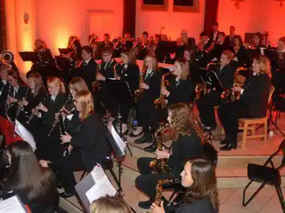 Mit weihnachtlichen Liedern verzauberte das Blasorchester Sedelsberg die Besucher im Dezember 2019 in der Sedelsberger Kirche. Nun muss das Weihnachtskonzert erneut wegen der Corona-Pandemie ausfallen.