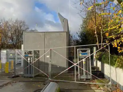 Still ruht die Wasserstoff-Tankstelle: Noch gilt  es, ein Software-Problem zu l&ouml;sen, bevor getankt werden kann.