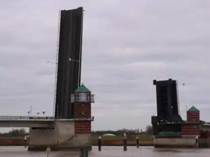 Einen Tag lang keine Verbindung: Verdi klappte die Jann-Berghaus-Br&uuml;cke hoch.