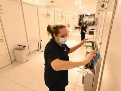 Letzte Vorbereitungen im neuen Impfunkt in den Oldenburger Schlossh&ouml;fen.