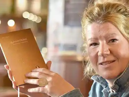 &bdquo;Quarantr&auml;ne&ldquo; in einem Buch: Pastorin Steffi Sander.