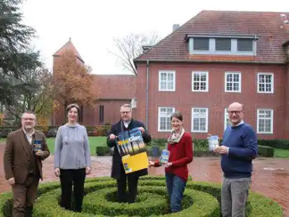 Stellen das neue Jahresprogramm der Katholischen Akademie Stapelfeld vor: Willi Rolfes (von links), Dr. Ulrike Kehrer, Pfarrer Dr. habil Marc R&ouml;bel, Christiane Achelwilm, Dr. Martin Feltes