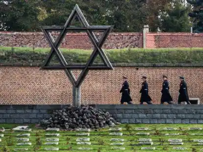 Nach Theresienstadt wurde die Mutter von Walter Boehlich (Philologe, Kritiker, &Uuml;bersetzer, Lektor und Publizist) deportiert.