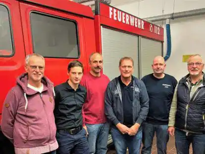 Unser Bild mit dem Vorstand des F&ouml;rdervereins der Orts- und Jugendfeuerwehr Jade von links: Neuer Kassenpr&uuml;fer Uwe Mohrhusen, Schriftwart Tammo Gollenstede, Ortsbrandmeister Peter Scholz, 1. Vorsitzender Jens Hanke, 2. Vorsitzender Ralf L&uuml;bben und Kassenwart Hartwig Quathamer.                               Bild: