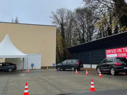 Das Drive-In-Testzentrum in Aurich wurde am Freitag wiederer&ouml;ffnet - dabei blieb ein Riesenandrang aus.