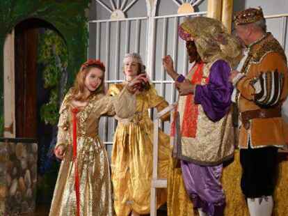 Aufwendiges B&uuml;hnenbild: Kindertheater aus Hamburg spielte in Wildeshausen.