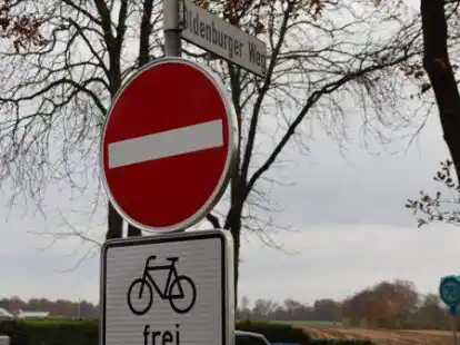 Immer wieder missachten Verkehrsteilnehmer die Sperrungen und Einfahrtverbote am Oldenburger Weg.
