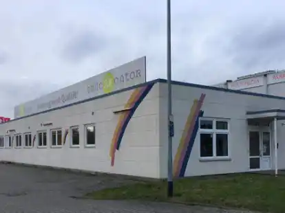 Wird gerade als ambulantes Impf- und Testzentrum  eingerichtet: Das ehemalige Druckkontor an der Normannenstra&szlig;e am Rande des Westcenters.