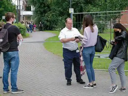 Seit Semesterbeginn galt 3 G, was Einlasskontrollen f&uuml;r alle Campus-Benutzer zur Folge hat. Mit 2 G sollen m&ouml;glichst alle zu Hause bleiben.