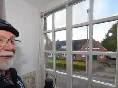 Blick auf die fr&uuml;here Dorfschmiede: Albert Janssen vom M&uuml;hlenverein w&uuml;nscht sich, dass Handel und Handwerk von einst wieder sichtbar werden. G&uuml;nther Gerhard Meyer