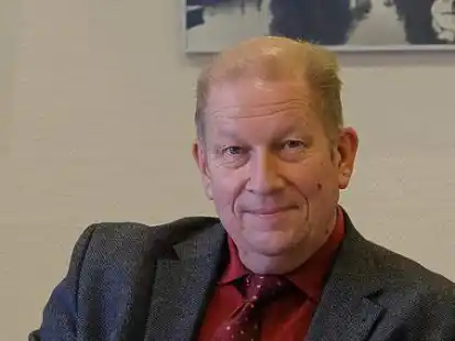 Froh &uuml;ber die Entscheidung des Krankenhausplanungs-Ausschusses: Claus Eppmann, Sprecher der Gesch&auml;ftsf&uuml;hrung der Tr&auml;gergesellschaft Kliniken Aurich-Emden-Norden. Bild: