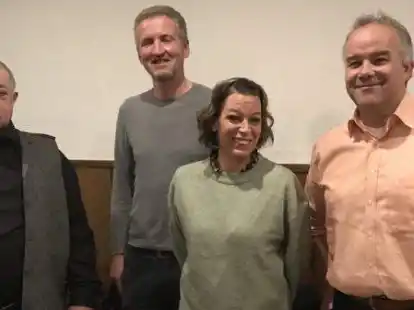 Das neue F&uuml;hrungsquartett des Blau-Wei&szlig; Galgenmoor (von rechts): Albert Focke (Pr&auml;sident), Nadine Grafe (Finanzverwaltung), Andreas Borchers (Vizepr&auml;sident) und Bernd Stallmann (Gesch&auml;ftsf&uuml;hrer).