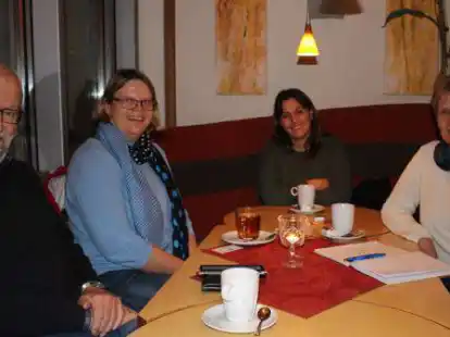 Bei ihrem Treffen im &bdquo;heimlichen Hauptquartier&ldquo; im Restaurant Panorama stellten Diedrich M&ouml;hring, Marina Liebig, Zeina Issa und Waltraud Ralle-Klein die Weichen daf&uuml;r, dass Kinder aus bed&uuml;rftigen Familien eine kleine Weihnachts&uuml;berraschung bekommen.
