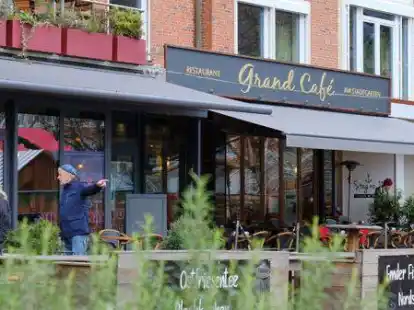 Drau&szlig;en noch ohne Test, drinnen nur noch f&uuml;r Geimpfte und  Genesene, die einen offiziellen negativen Corona-Test vorlegen.  Bild: