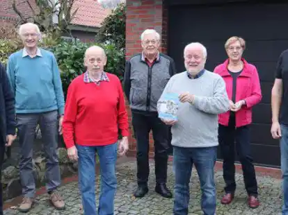 Das Team der Bokeler Geschichten: Das neue Heft ist jetzt auf dem Markt und in Bokel und Wiefelstede erh&auml;ltlich.