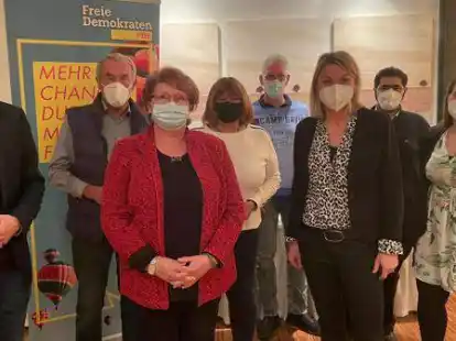 Der neue Vorstand des FDP-Kreisverbandes Oldenburg-Land: (von links) Christian D&uuml;rr (Bundestagsabgeordneter), Ernst-August Bode (Ehrenvorstandsmitglied), Marion Daniel, Marion Vosteen, Claus Mansholt, Imke Haake, Amir Tchavoshinia und Lara Groen.