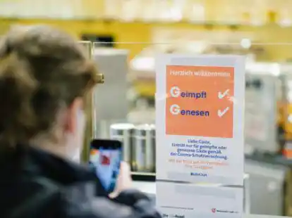 Nur noch geimpft oder genesen zu sein, reicht nicht mehr aus: Die 2G-plus-Regel st&ouml;&szlig;t in Emden nicht &uuml;berall auf Verst&auml;ndnis.