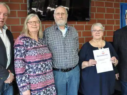 Sie leisten f&uuml;r den VdK tolle Arbeit (von links): Der Kreisverbandsvorsitzende Harald Beyer, die Mitglieder Marita und Hermann Marschalk, Ursel Klinge sowie der Ortsverbandsvorsitzende Ingo Holtz