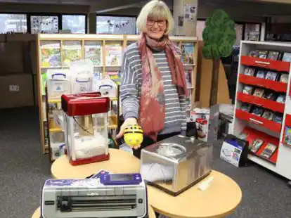 Ob Popcorn-Automat, Plotter, Eismaschine oder ein kleiner Roboter zur Lesef&ouml;rderung: In der Gemeindeb&uuml;cherei verleihen Sigrid Kautzsch und ihre Kolleginnen jetzt allerlei technisches Ger&auml;t.