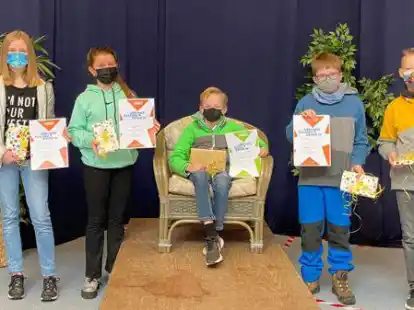 Haben am Vorlesewettbewerb teilgenommen (von links): Kim Grape, Juliane Hilfer, Gewinner Julian Nagel, Tarik Thiemann und Levin Heinz.