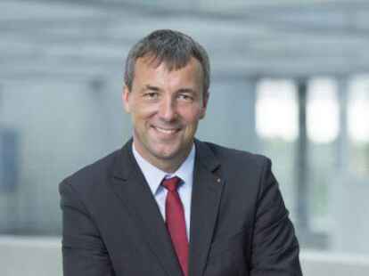 Wieder ein St&uuml;ck h&ouml;her auf der politischen Karriereleiter: der Emder SPD-Bundestagsabgeordnete Johann Saathoff.