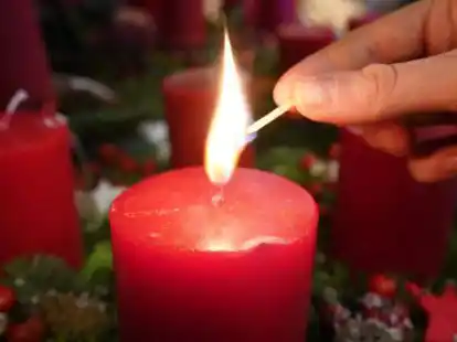 Stimmungsvoll, aber gef&auml;hrlich: Brennende Kerzen sollten nie unbeaufsichtigt bleiben.