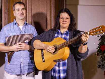 &Ouml;ffnen das dritte T&uuml;rchen im Emden.TV-Adventskalender: Torsten und Petra Burmester.