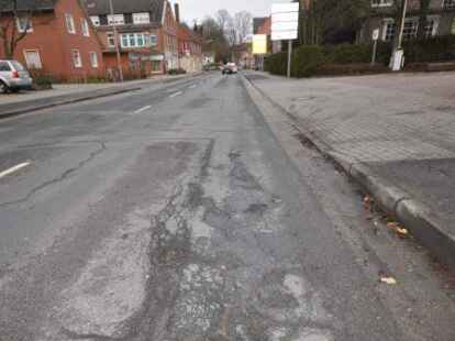 Die Kirchdorfer Stra&szlig;e ist schon seit Jahren wegen Sch&auml;den in der Kritik.
