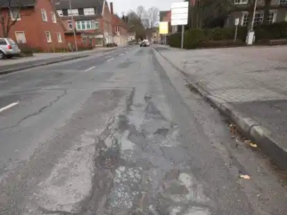 Die Kirchdorfer Stra&szlig;e ist schon seit Jahren wegen Sch&auml;den in der Kritik.