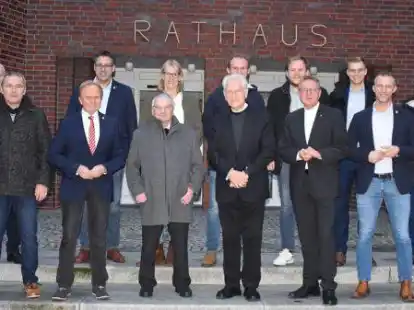 Besuch aus Brasilien: Erzbischof Leonardo Ulrich Steiner (7. von links) wurde zu einem kleinen Empfang im Rathaus Visbek begr&uuml;&szlig;t.
