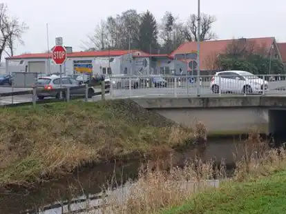 Kreisel oder Ampelanlage: Das ist nach dem t&ouml;dlichen Unfall und bei wachsendem Verkehr an der Gnieser-Kreuzung in Augustfehn II die Frage.