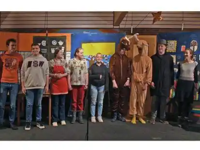 Eines von zwei Ensembles, die das aktuelle St&uuml;ck einstudiert haben.