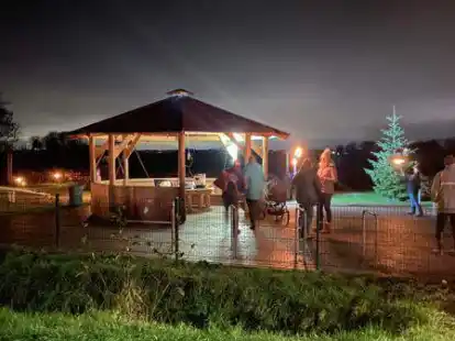 Nach dem Informationsteil ging es f&uuml;r die Marienwehrster zur ersten Weihnachtsfeier auf dem Dorfplatz.