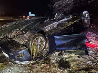 Bei dem Unfall auf der Autobahn 28 in Hude wurde der Fahrer leicht verletzt.