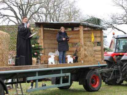 Fand im vergangenen Jahr zum ersten Mal statt: Das Krippenspiel vom Traktor in der Gemeinde Gro&szlig;enkneten.