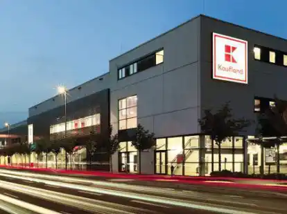 In mehreren Filialen der Kette Kaufland sollen Corona-Infizierte &uuml;ber Lautsprecher ausgerufen worden sein.