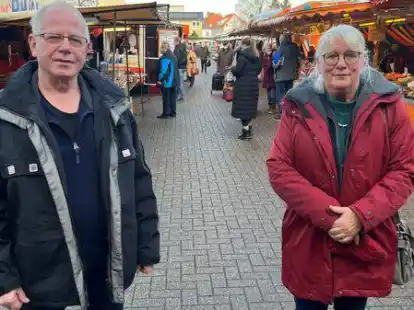 Ulf Riegel und Angelika Z&ouml;llner  &ndash; hier auf dem Wochenmarkt &ndash; haben an ihrer T&auml;tigkeit als Vize-B&uuml;rgermeister besonders die N&auml;he zu den Menschen gesch&auml;tzt.