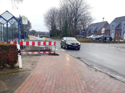 Direkt an der stark befahrenen Ortsdurchfahrt liegt die Bushaltestelle Sch&uuml;tzenstra&szlig;e: Um diese in der morgendlichen Dunkelheit zu erreichen, m&uuml;ssen viele Kinder aus der Siedlung Altenkamp und den Nachbarsiedlungen die Stra&szlig;e queren.
