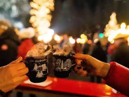 Die Betreiber des &bdquo;H&uuml;ttenzaubers&ldquo; auf dem Friedrich-Bultmann-Platz in Ganderkesee haben aufgrund der Corona-Auflagen die Rei&szlig;leine gezogen. (Symbolbild)