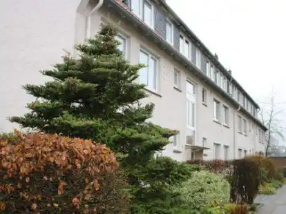 Was sich am Tatabend in dem Mehrfamilienhaus in Brake ereignete, bleibt weiter unklar.