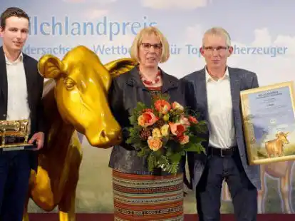 Die Besten in Niedersachsen: Marlis und Hans-Gerd Schilling mit ihrem Sohn Janko sind die Gewinner der &bdquo;Goldenen Olga 2021&ldquo;.