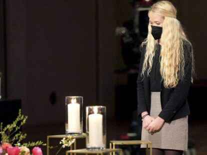 Bewegende Rede im April dieses Jahres in Berlin: Bei der Gedenkfeier f&uuml;r die Verstorbenen der Corona-Pandemie sprach Finja Wilkens vor dem Bundespr&auml;sidenten &uuml;ber das Sterben ihres Vaters.