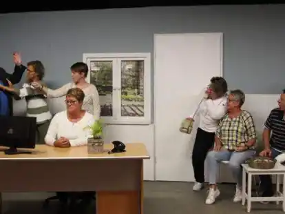 Die Abbuser Spoa&szlig;moaker m&uuml;ssen ihr f&uuml;r Dezember und Januar geplantes St&uuml;ck &bdquo;Love and Peace in&lsquo;t Landratsamt&ldquo; verschieben.